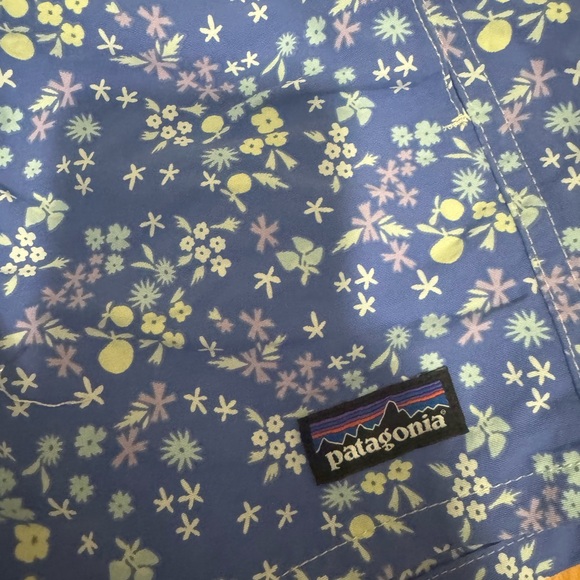 Girls floral Patagonia shorts L (10-12) - Picture 3 of 3